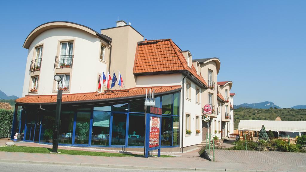 Penzion Fontana Bešeňová Exteriör bild
