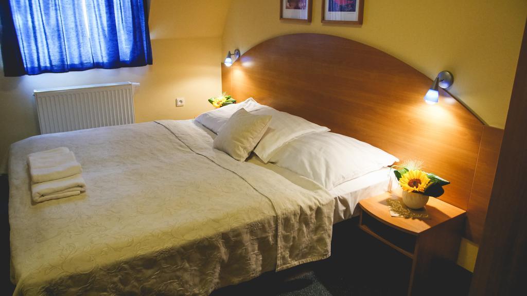Penzion Fontana Bešeňová Exteriör bild