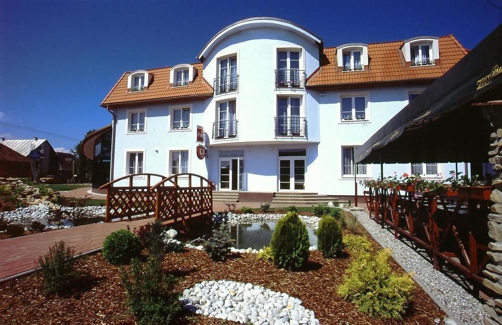 Penzion Fontana Bešeňová Exteriör bild